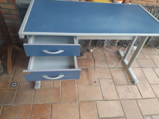 Mesa de escritório pra sair rapidinho