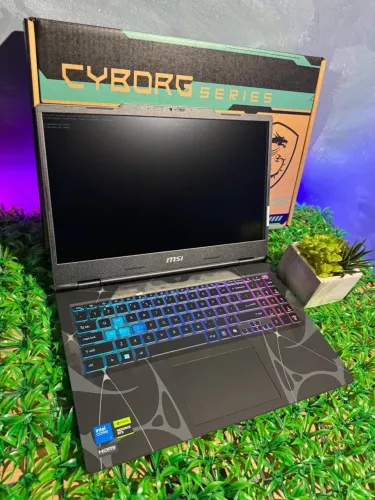 Notebook Gamer MSI Cyborg 15 Core 7 RTX 5060 NOVO!