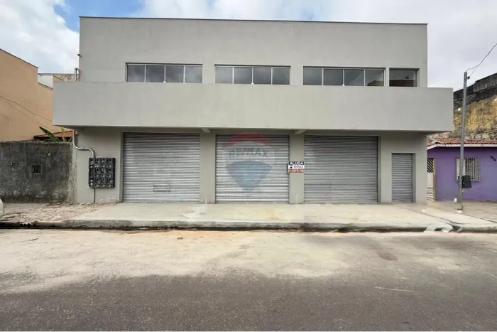Salas e pontos comerciais disponíveis para aluguel no Mercado, em ótima localização!