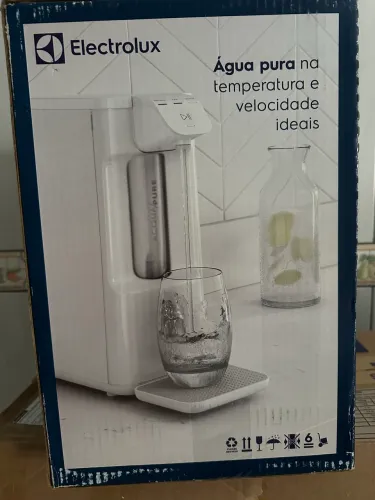 Purificador de água Electrolux Gelada Fria e Natural Elétrico Pure Branco Bivolt - PE12B