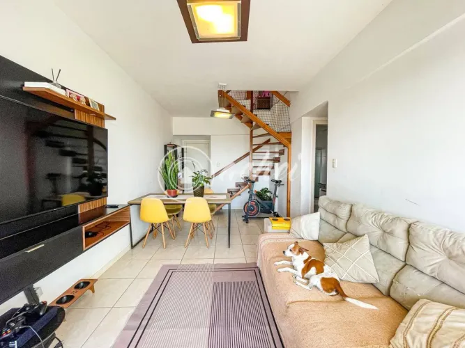 Aluga-se cobertura com linda vista para o mar