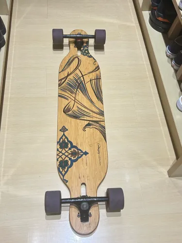 Skate longboard Loaded Dervish flex 1 rodas Orangatang 75mm truck Paris 180mm