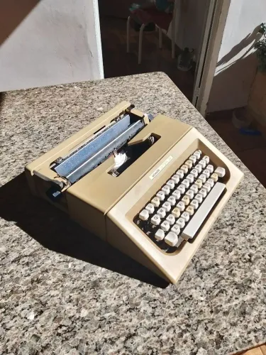 Máquina Olivetti 25