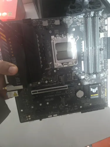 A620M TUF PLUS WI-FI, pino torto