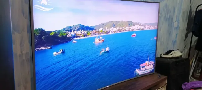 Tv 78 Polegadas Smart 4K -Comando de Voz e Comando por gensto