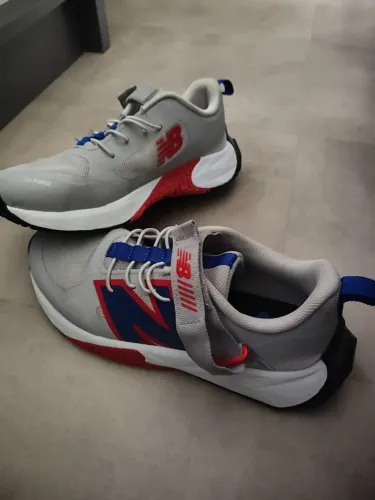 New Balance FuelCell Play V1 em cinza