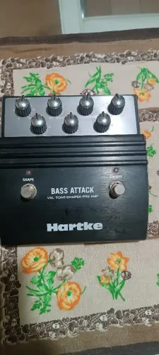 Pedal Hartker Bass Attack.Troco por guitarra.