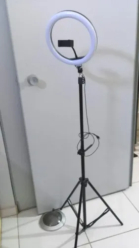 Ring Light 15 cm, tripé 2 mts. Funciona 100%, estado de nova