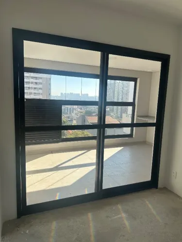 PORTA-BALCÃO DE ALUMÍNIO PRETO COM VIDROS - EXCELENTE ESTADO