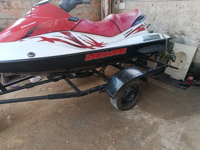 Vendo jetski seadoo GTI 130 com 200 horas de uso jet muito bom bem conservado