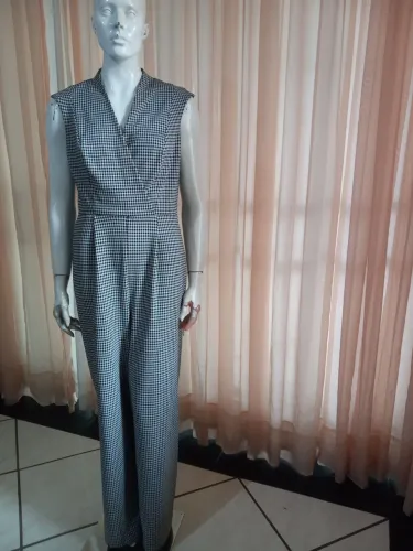Vendo esse macacão Calvim Klein tam: P/M tem elastano. Preco: 50 reais