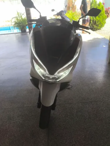 VENDO PCX SEMI-NOVA 