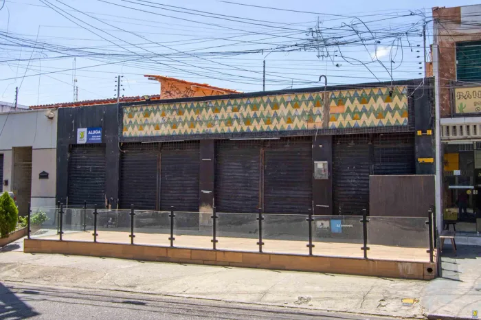 Loja comercial conjugada com excelente visibilidade na Av. Jovita Feitosa