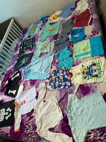 Total 24 Shorts e blusas criança troco por algo do meu interesse