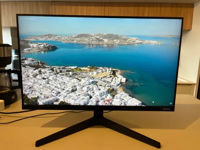 Monitor Samsung T350 24 polegadas, com suporte articulado.