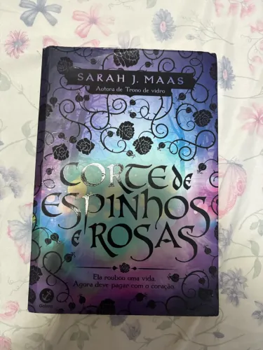 Livro Corte de Espinhos e Rosas (ACOTAR) - Vol. 1 (Sarah J. Maas)