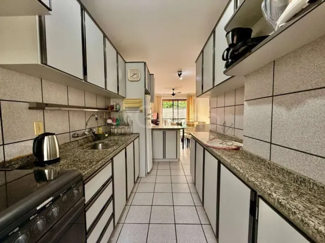 Apartamento para Venda em Florianópolis, Praia Brava, 3 dormitórios, 1 suíte, 3 banheiros,