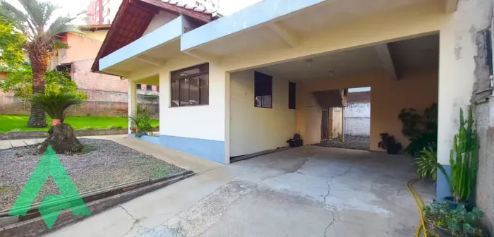 Ótima Casa com 3 dormitórios à venda, no Bairro Vila Nova em Blumenau!