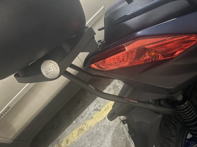 Suporte e Baú Givi Xmax 250