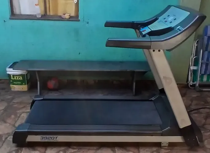 Ate 4x sem Juros - Esteira Elétrica Athletic 3920T Profissional - 18 Km - 150 Kg