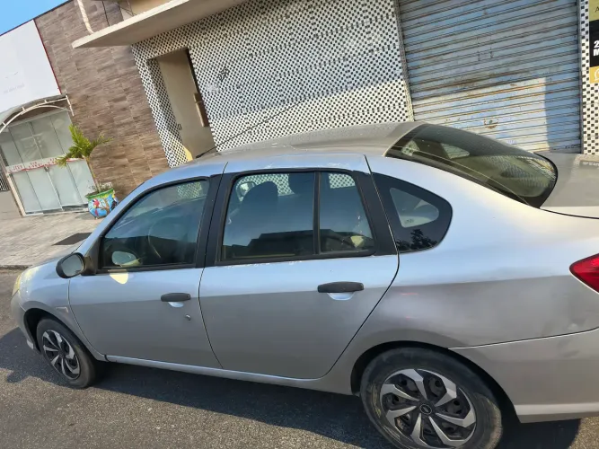 Renault Symbol Expression Hi-flex 1.6 8V 4P 2011