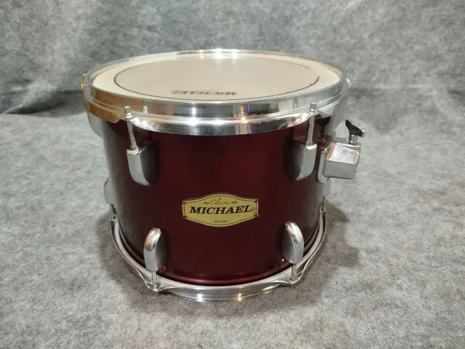 Tom 12x9 Michael Classic em Bom Estado