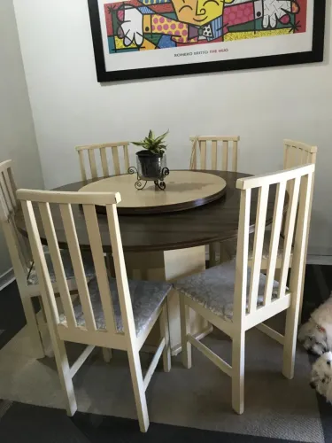 Mesa com 6 cadeiras