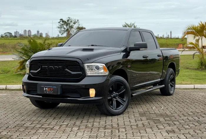 Ram Classic Laramie Night Edition 5.7 V8 16V Gasolina 4X4 Aut. 2022