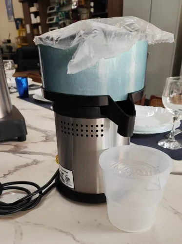 Espremedor de suco industrial novo