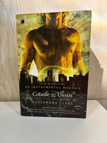 Livro Os Instrumentos Mortais - Cidade dos Ossos