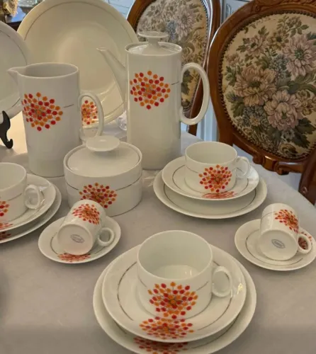 Aparelho de jantar 12 serviços sem uso. Porcelanas Renner
