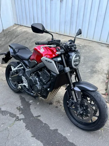 Vendo CB650R único dono.