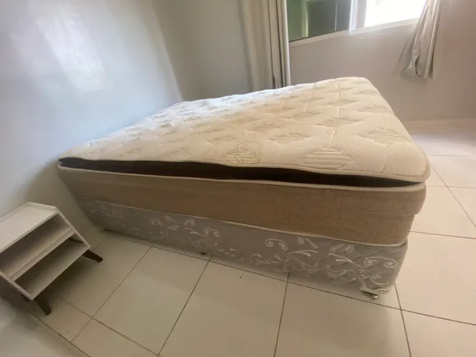 CAMA + COLCHÃO DE CASAL À VENDA