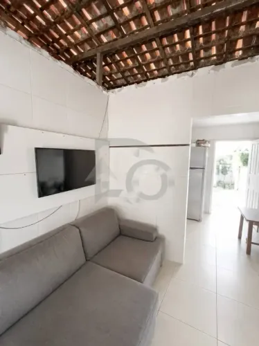 Casa à Venda com Quintal Amplo e Ótima Localização no Santa Maria