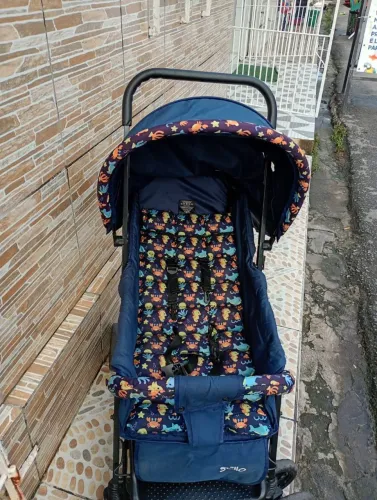 Carrinho de bebê semi novo
