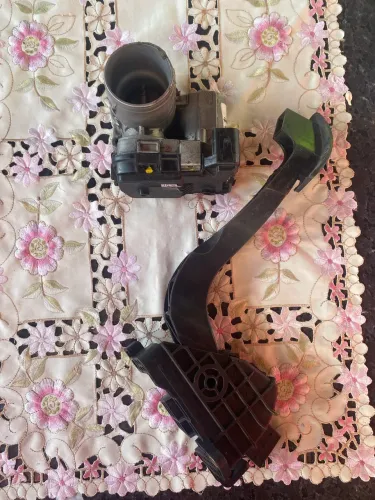 VENDE-SE. TBI UNO VIVACE 1.0 MOTOR EVO E PEDAL DO ACELERADOR