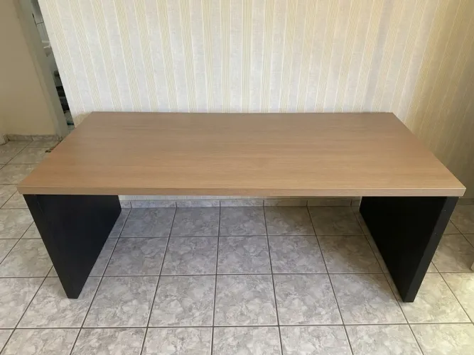 Mesa de madeira para escritório