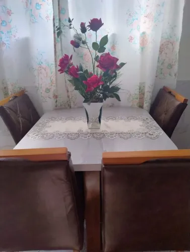 Mesa com 4 cadeiras