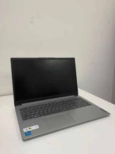 Notebook Lenovo - i3 12° Geração | 8Gb RAM | SSD M2 240GB