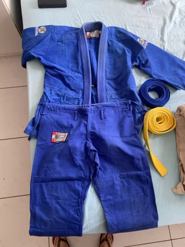 Kimono Judo/ Jiu Jitsu A1 + Faixas