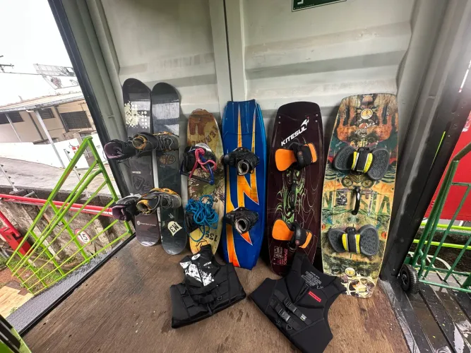 Kit 6 pranchas: Wakeboard Snowboard Coletes Capacete Tudo Impecável Campinas-sp