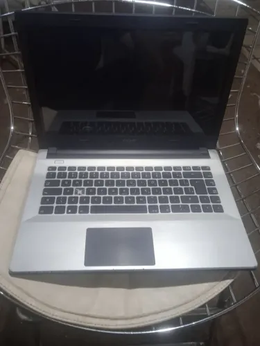 Vende-se notebook semi-novo funcionando perfeitamente