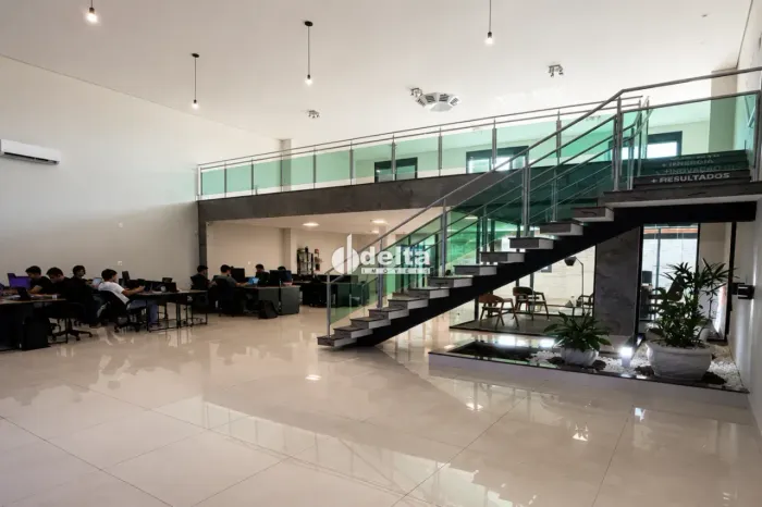 Prédio disponível para venda no bairro Novo Mundo em Uberlândia-MG