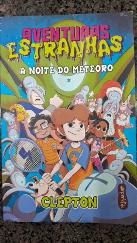 Livro "Aventuras Estranhas: A Noite do Meteoro" - Clepton (HarperKids)