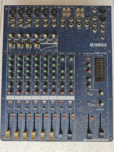 Mesa de som Yamaha MG124c 