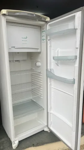 Geladeira pra sair rápido