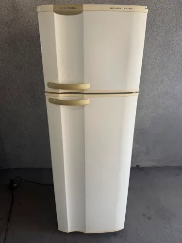 Geladeira Electrolux 260 litros