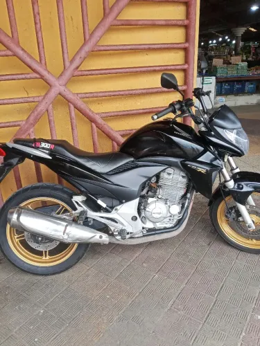 Honda 300 em ótimo estado 
