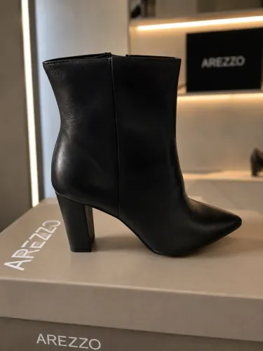 Bota Arezzo nova