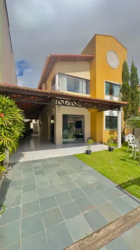 CASA COM SUÍTES EM CONDOMÍNIO-NEÓPOLIS
